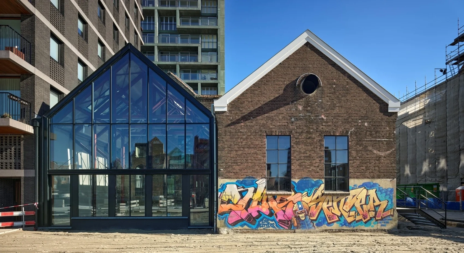 Roest III vliesgevel, Amsterdam — aluminium deuren en gevel